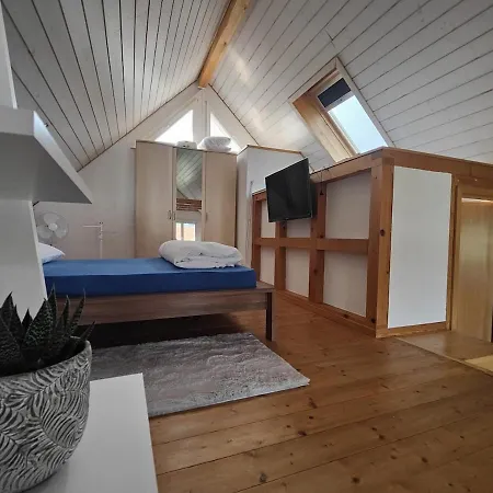 Gemuetliche Dachwohnung Appartamento *