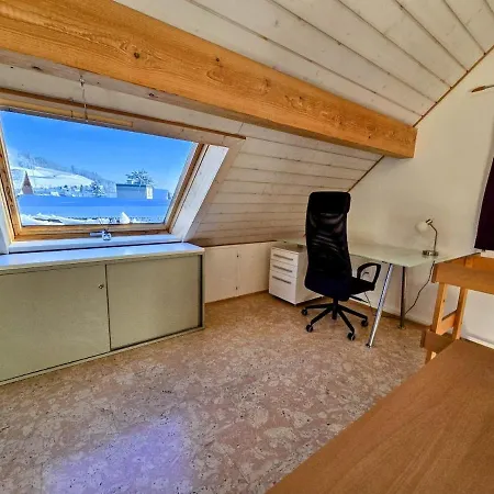 דירה Gemuetliche Dachwohnung בלגאץ'